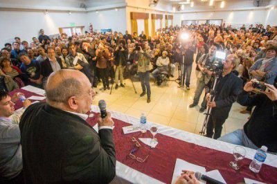 Un acuerdo program�tico en pos de �una ciudad mejor�