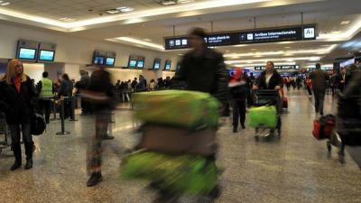 P�nico en el aire en un vuelo de Aerol�neas Argentinas y pasajeros varados