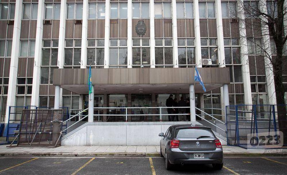 Abogado baleado: excarcelan al polic�a, pero su mujer sigue detenida