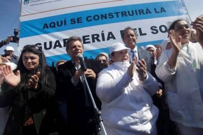 Pulti particip� del acto de entrega de tierras para la guarder�a del SOIP