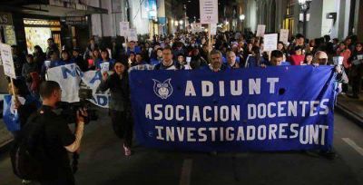 ADIUNT: Realizar�n una asamblea con suspensi�n de clases