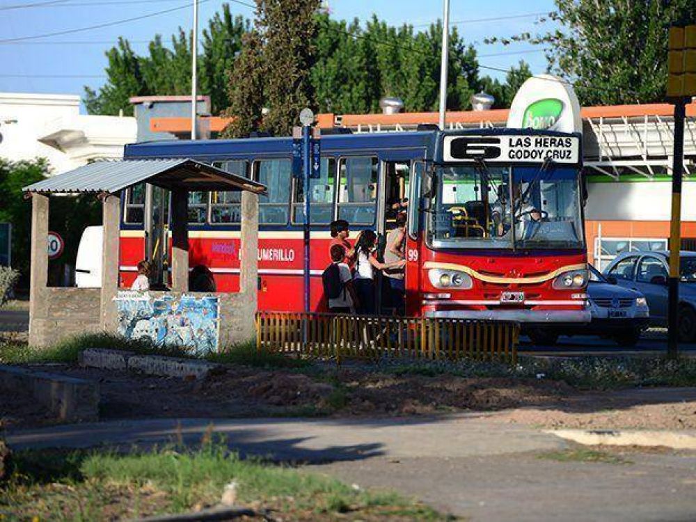 El Gobierno prepara aumentos en el pasaje de colectivos y en la tarifa de los taxis