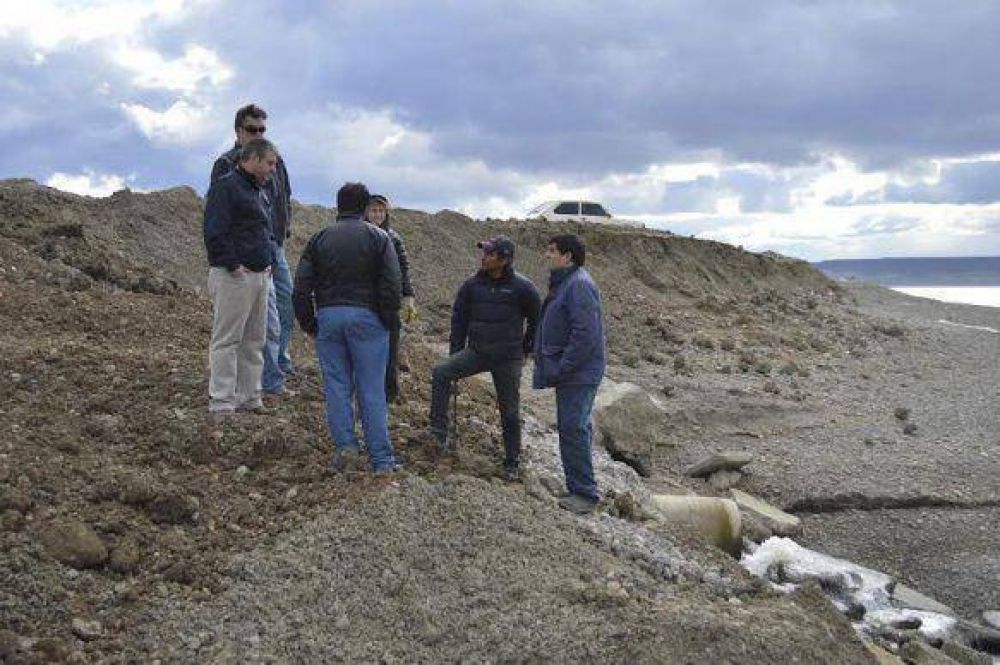 Fadul y su equipo recorrieron la colectora pluvio cloacal de la r�a