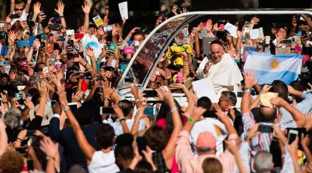 ¿Papa pop-star? Francisco aclara a la prensa: No soy estrella sino “siervo de los siervos”