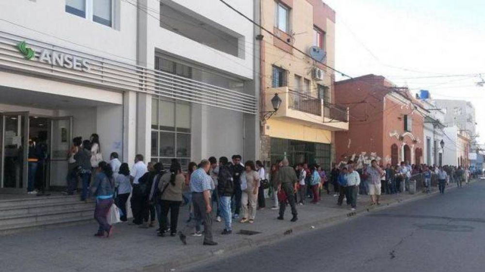 Nuevamente paro en Anses de calle Jujuy