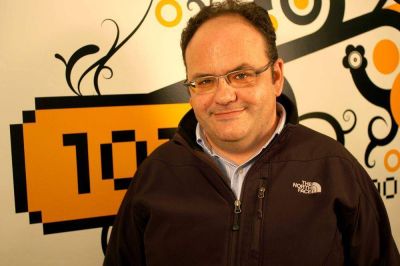 El creador de la cuenta de Twitter del Papa llega a Argentina
