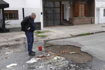 Naufraga un plan para reparar las ca�er�as rotas y los desbordes cloacales en la Ciudad