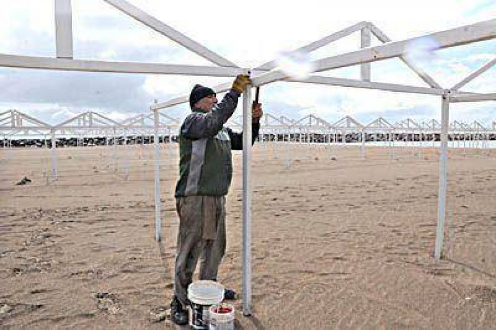 Arman las carpas para el verano y hay optimismo por las reservas