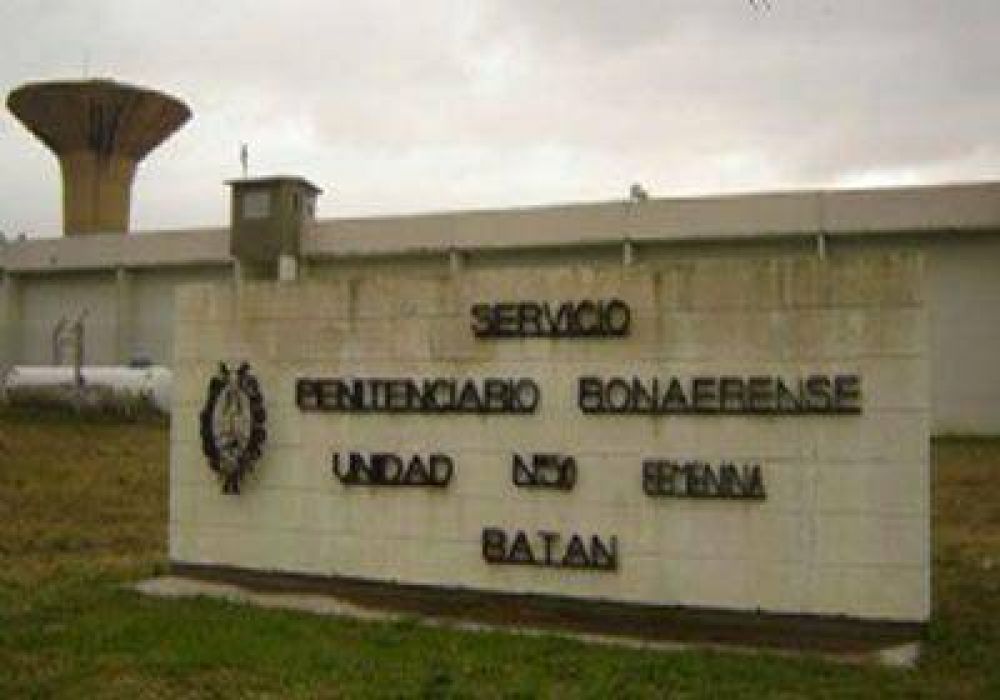Mujeres de la C�rcel de Bat�n protestan y piden mejores condiciones de trabajo