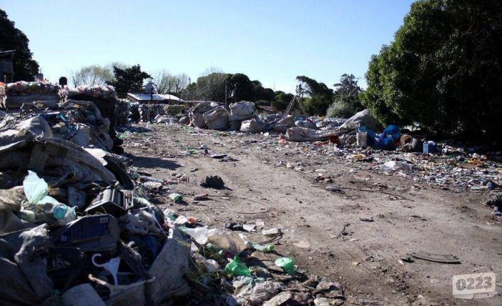 Avanza el plan para sacar a los chicos que trabajan en el basural