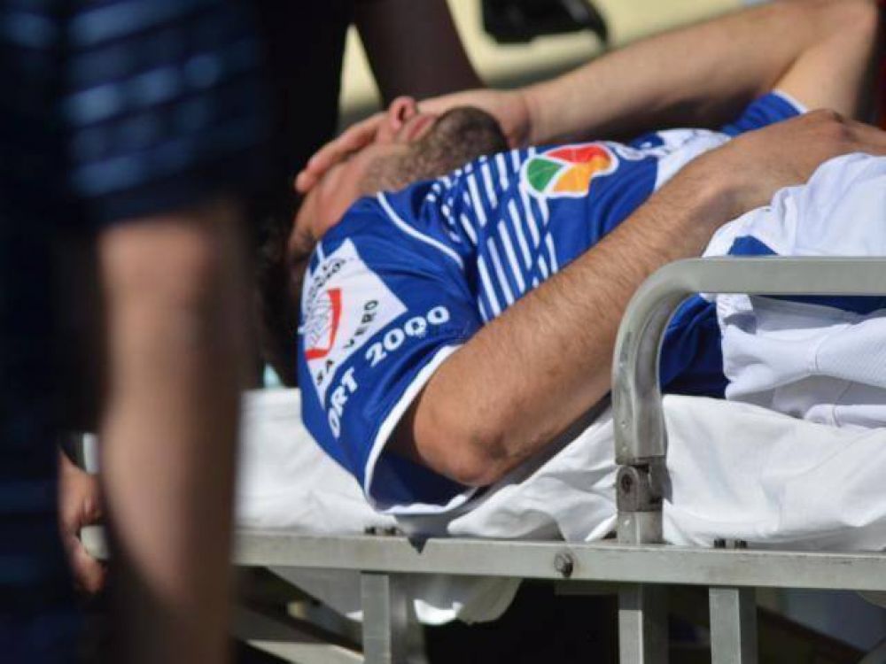 Jugador golpe� su cabeza contra el pared�n y se suspendi� Mates y Midland