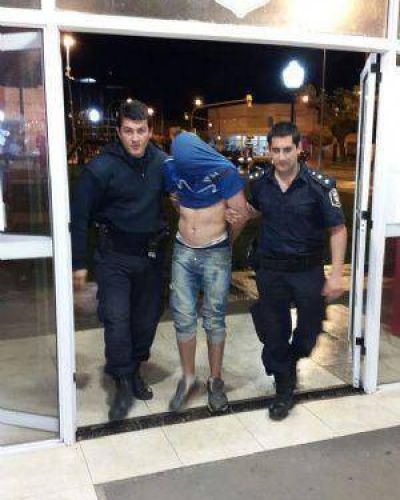 Dos aprehendidos por cometer un il�cito en la Plaza Belgrano
