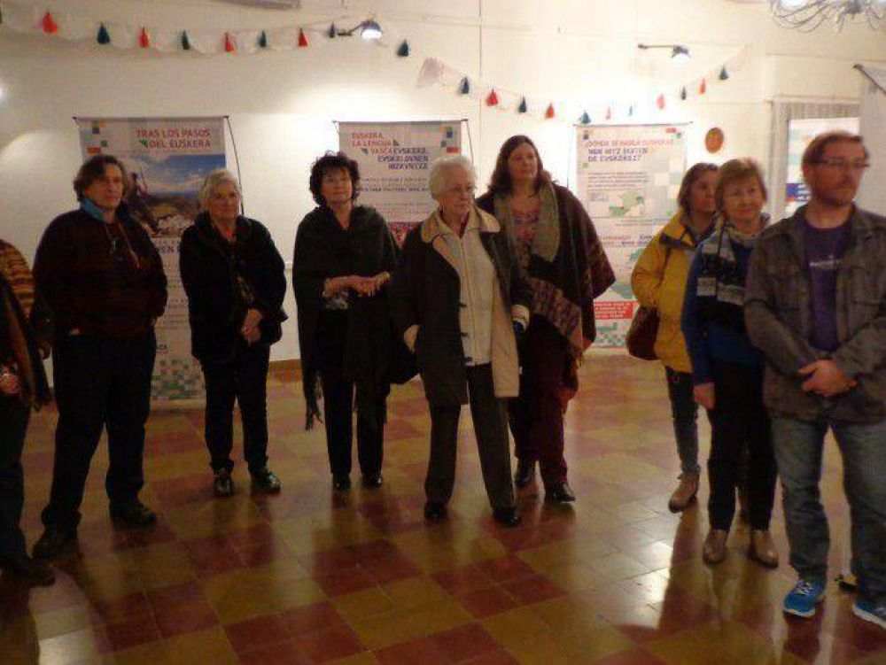 Lanzaron �Tras los pasos del euskera� en el Centro Hiru Erreka