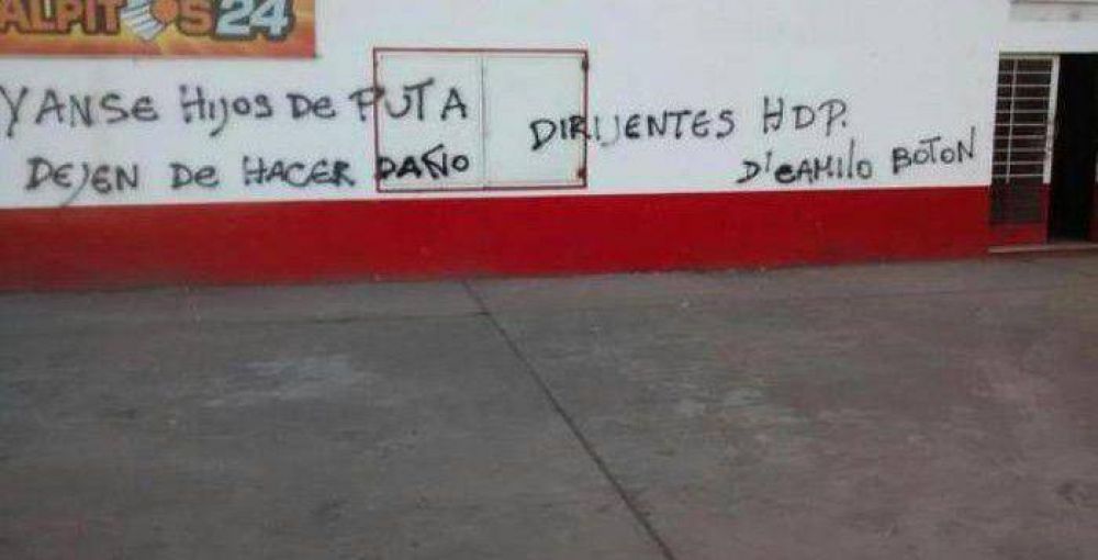 La dirigencia de San Mart�n conden� los hechos vand�licos en el club