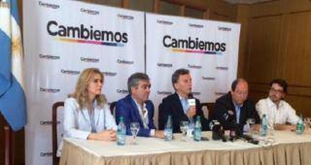Macri cruz� a Alperovich y tambi�n critic� a Scioli