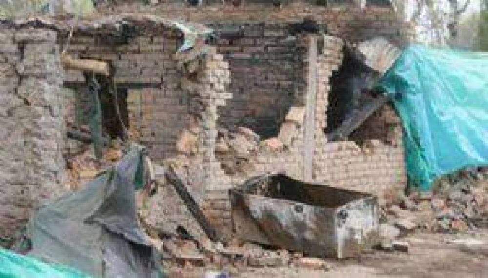 Hartos de los robos, vecinos quemaron una casa: muri� un adolescente