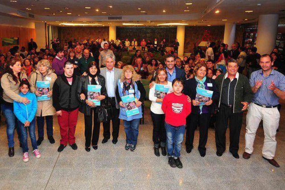 M�s de 70 familias se convirtieron en due�as de su casa