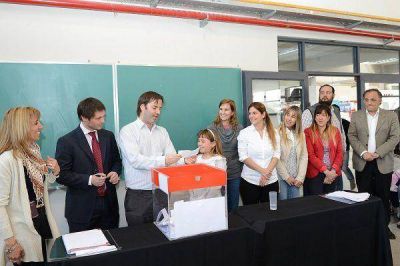 En el CUT se entregaron becas a chicos de varias escuelas de Tigre
