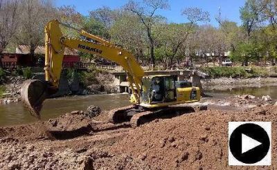 Comenzaron a remover la compuerta a la altura del puente Alte. Brown