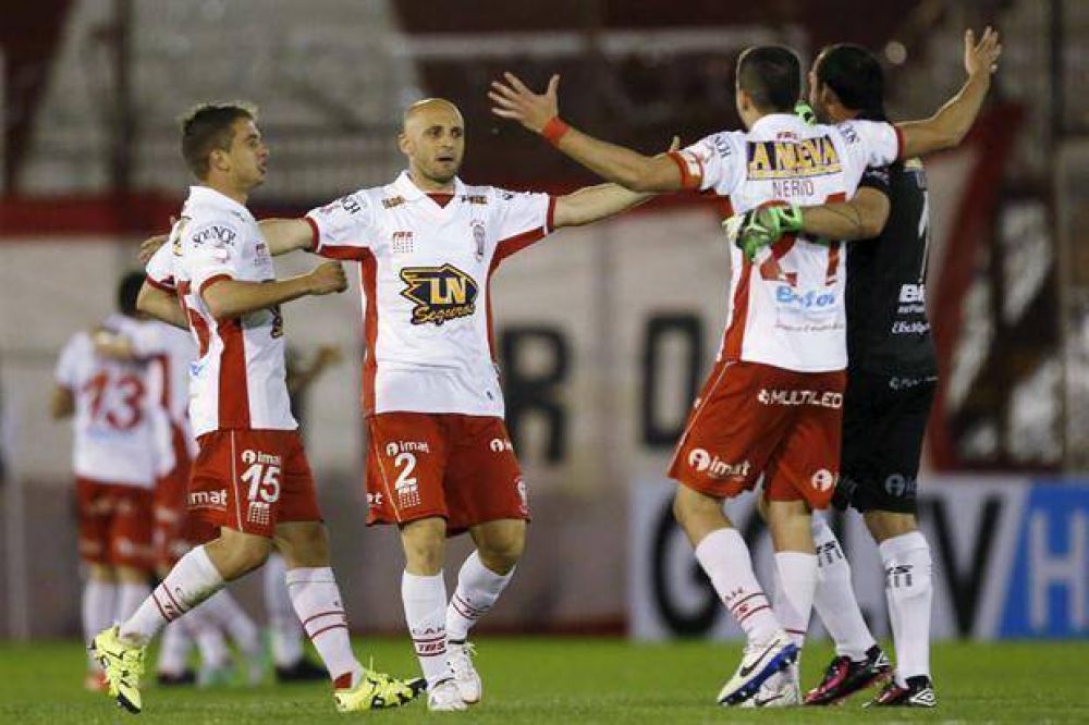 Hurac�n tambi�n est� en los cuartos de final: gole� 3-0 a Sport Recife