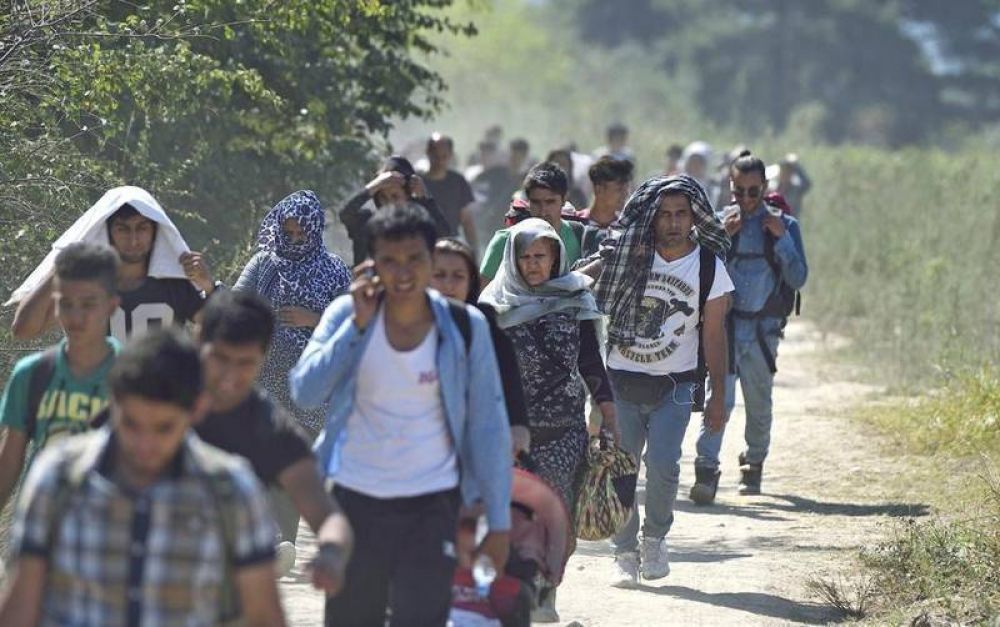 Francisco: ayudemos a los países de los que parten los migrantes y los prófugos