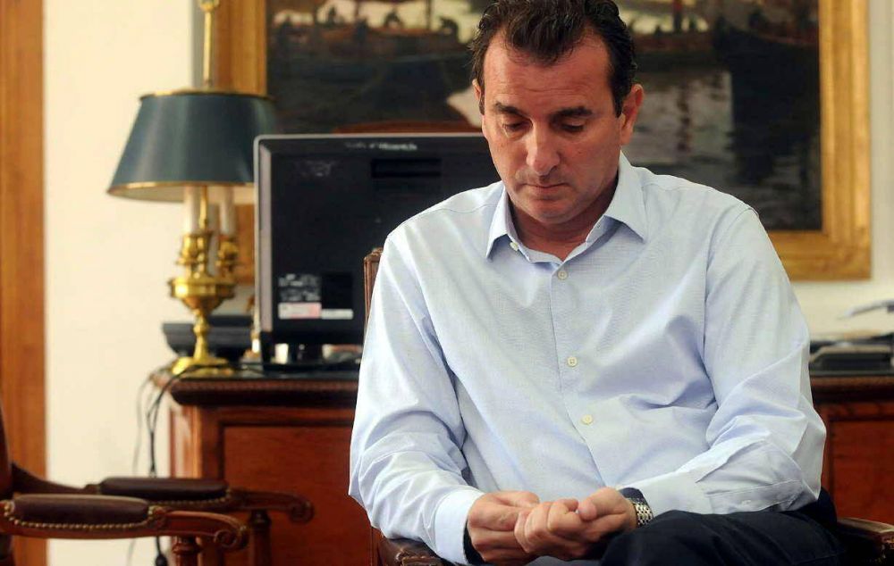 P�rez pagar� s�lo a los estatales que cobren menos de $ 15 mil