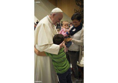 �Oren por los peque�os inmigrantes que realizan el viaje de la esperanza�, el Papa a los Ni�os del UNITALSI