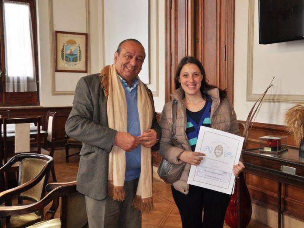 S�nchez recibi� a participantes de concurso vial y entreg� escrituras