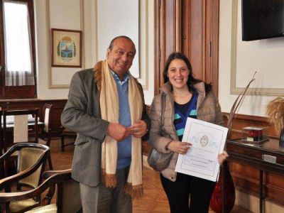 S�nchez recibi� a participantes de concurso vial y entreg� escrituras
