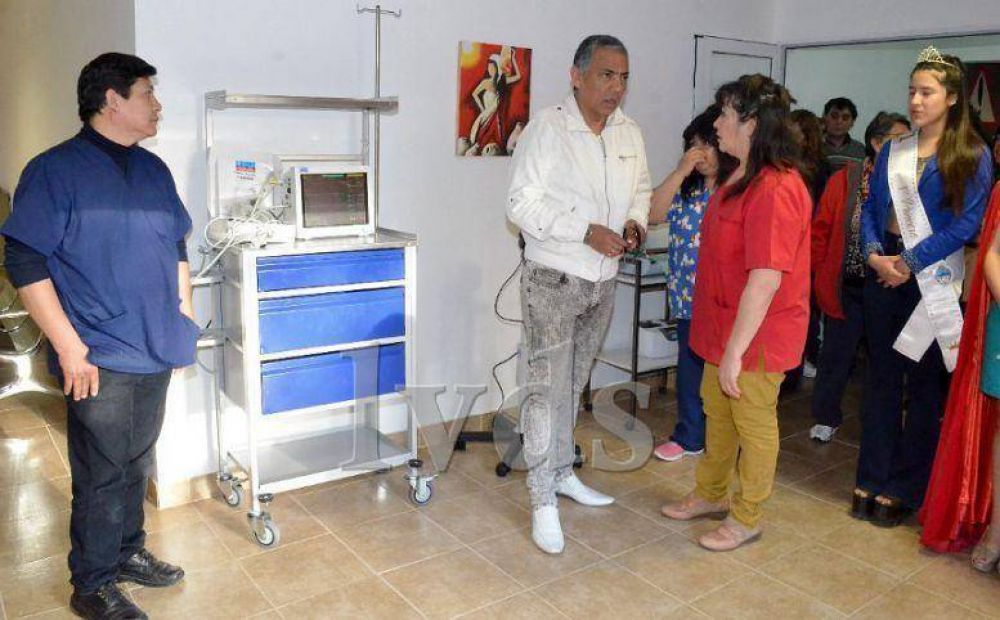Comisi�n de Fomento entrega equipamiento a Centro de Salud de Ca�ad�n Seco