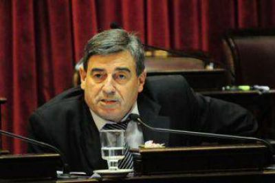 �Una semana est� con Massa, otra con Scioli�