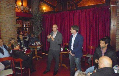 Rodr�guez Larreta y Campbell dialogaron con vecinos en Victoria