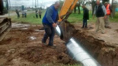 Contin�an las obras hidr�ulicas en Pueblo Nuevo