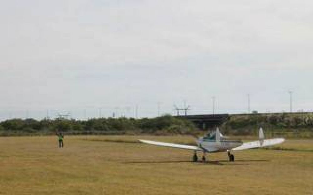 Cay� avioneta en Quilmes y el piloto salv� su vida