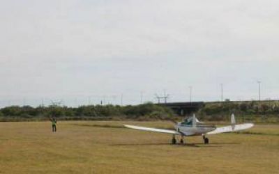 Cay� avioneta en Quilmes y el piloto salv� su vida