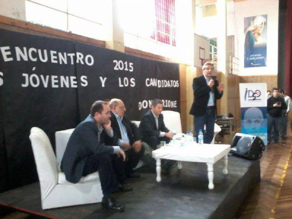 La foto del d�a: por primera vez, los cinco candidatos a intendente se mostraron juntos