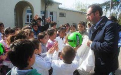 Intendente Torchio recorri� escuelas de Carlos Casares
