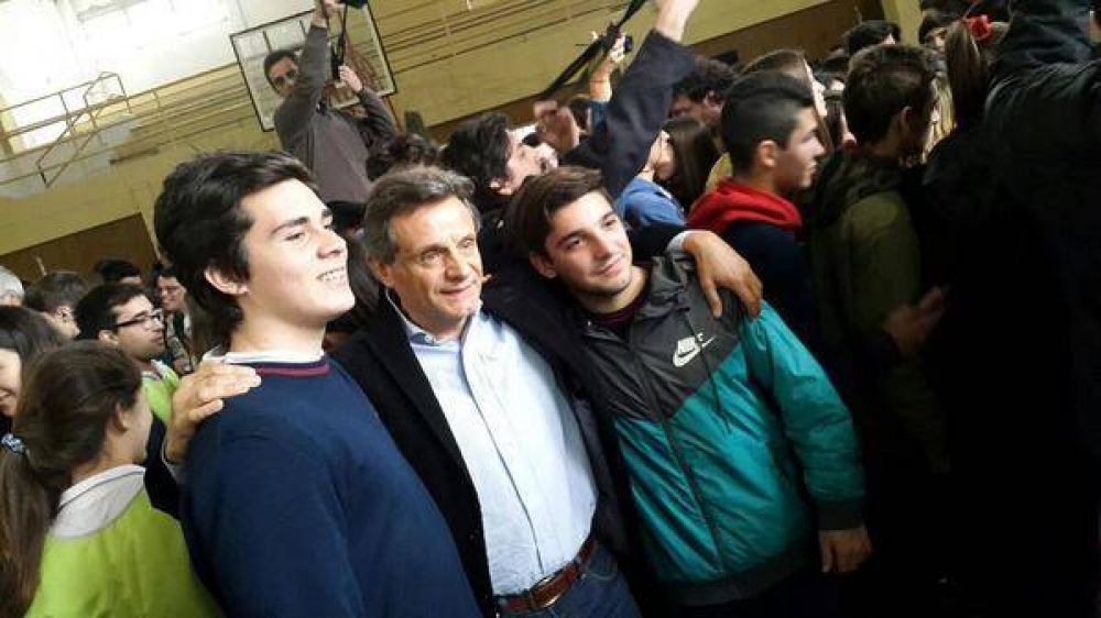 �Arroyo es deshonesto, simula de acuerdo al auditorio que lo escucha�