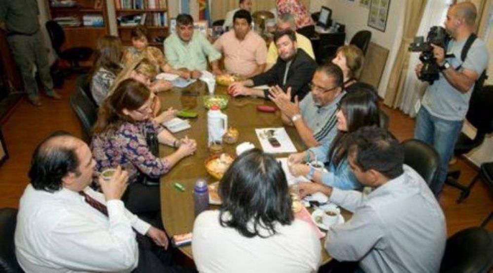Con paro, principio de acuerdo entre los gremios y el Gobierno