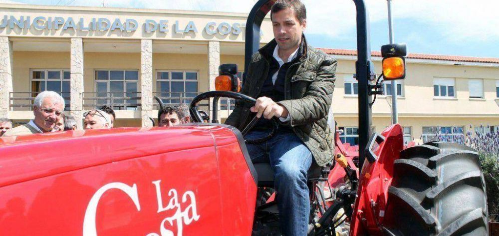 La Costa ampli� su parque automotor con la adquisici�n de nuevos tractores 