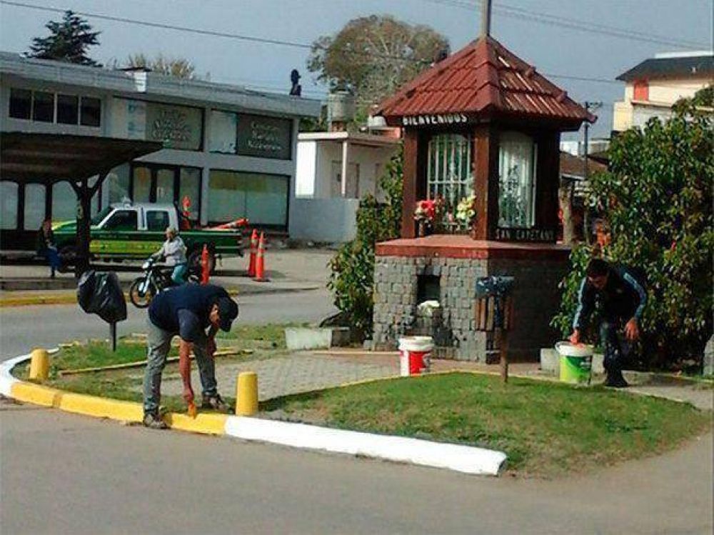 Contin�an pintando y arreglando cordones de la ciudad