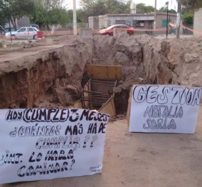 Tapan un pozo luego de un reclamo vecinal