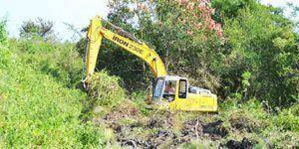 Prosigue limpieza de desag�es naturales