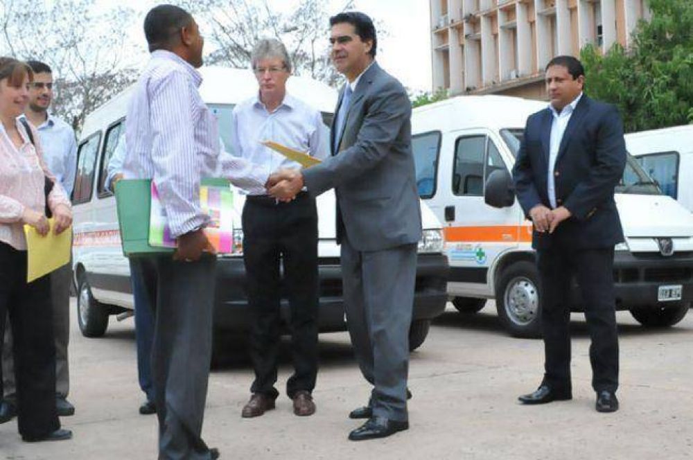 Entregaron cuatro nuevas ambulancias para localidades del interior del Chaco