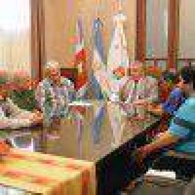 El Intendente de la capital, Hugo Infante, recibi� a sus dirigentes