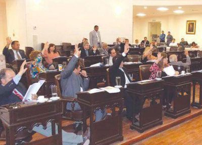 Autorizan cr�ditos para una SAPEM de sueros y un dique