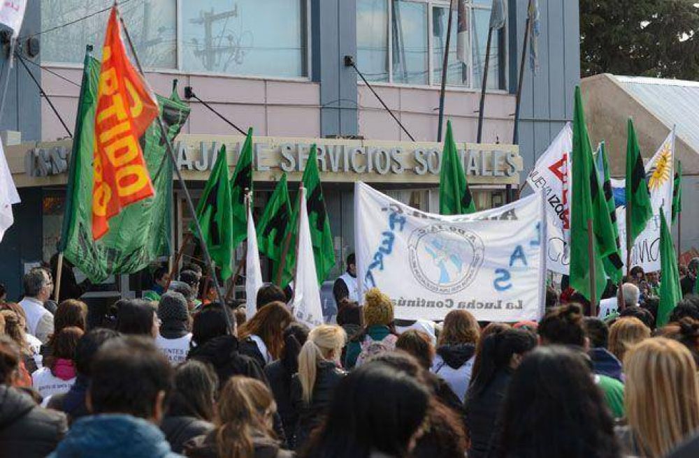 Fuerte respuesta al paro de ATE/CTA-A e importante movilizaci�n en R�o gallegos
