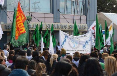 Fuerte respuesta al paro de ATE/CTA-A e importante movilizaci�n en R�o gallegos
