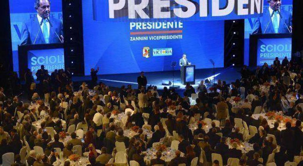 De forma indirecta, Scioli volvi� a cargar contra las tres �D� de Macri