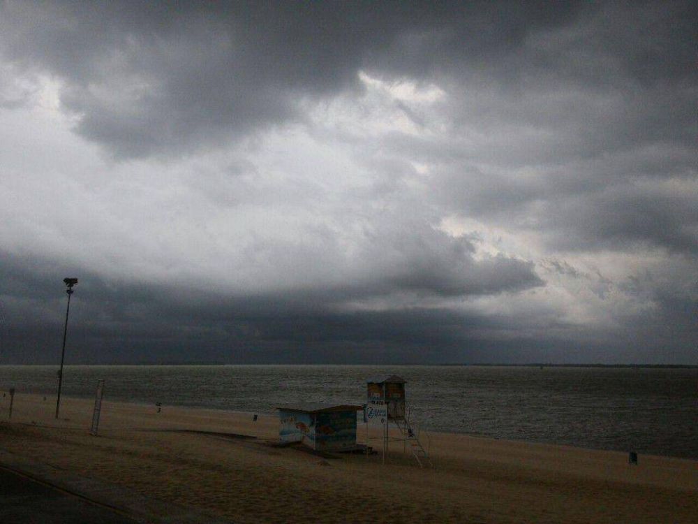 Lluvias y fuertes vientos ponen en alerta a Corrientes